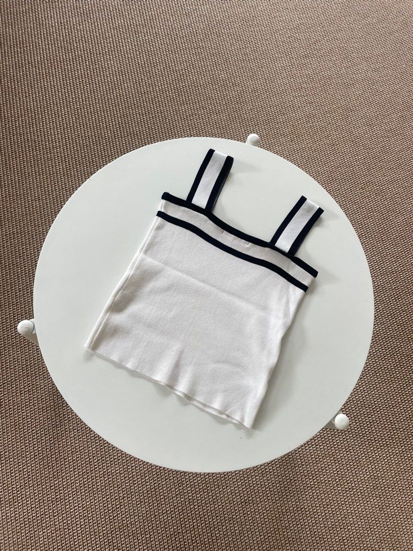 White Tank Top with Black Trim (Category: Sleeveless) located in Muntinlupa City. Submitted by henlo03 (Listing ID 1408542246, Image 3). Description: .