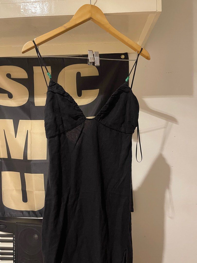 Zara black midi dress (Category: Dresses) located in Manila. Submitted by lageorgia (Listing ID 1408662522, Image 3). Description: .