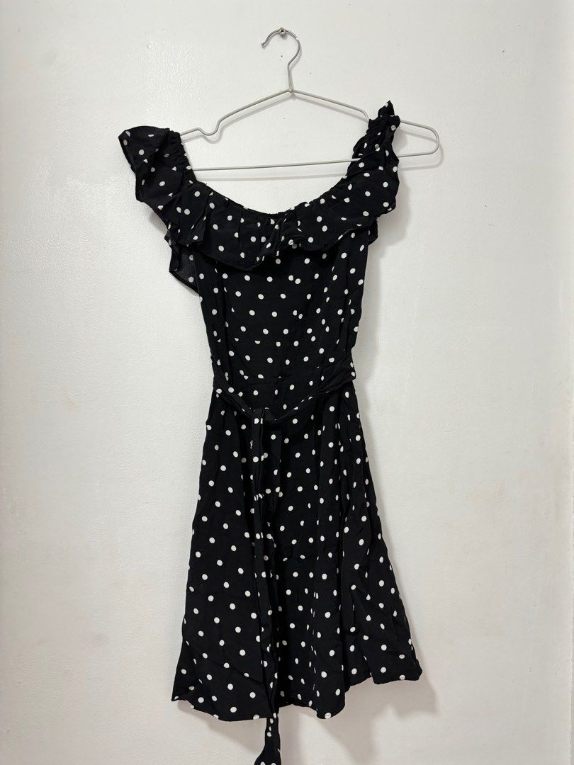 Zara Polka Dot Off-shoulder dress (Category: Dresses) located in Bacoor. Submitted by finery_ph (Listing ID 1408554250, Image 1). Description: .