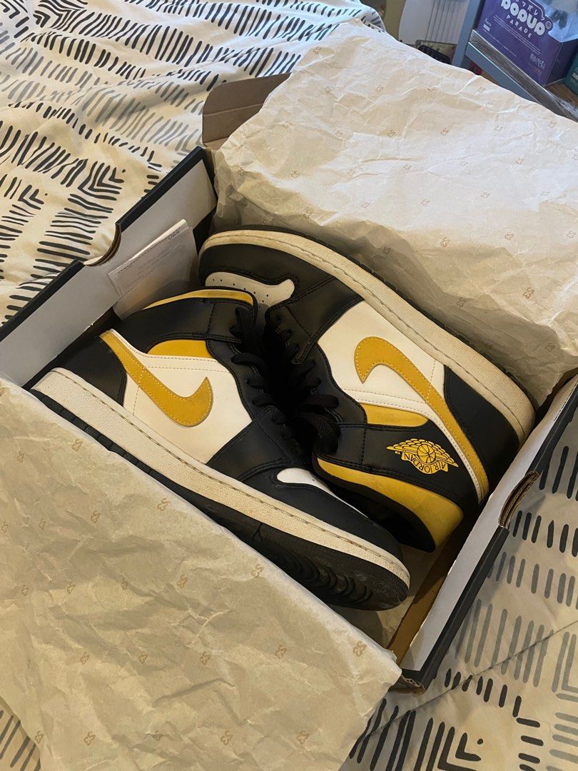 Air Jordan 1 Mid White Pollen Black (Category: Sneakers) located in Las Pinas. Submitted by bmtl_ (Listing ID 1408737931, Image 2). Description: - Air Jordan 1 Mid in white, pollen, and black colorway - Size 11 US - Comes with the original box and receipt - RFS: Decluttering, only used less than 5 times.