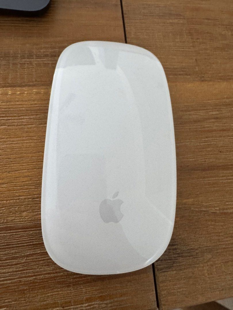 Apple mouse (Category: Mouse & Mousepads) located in Singapore. Submitted by newandold (Listing ID 1408768621, Image 1). Description: Selling Apple mouse as don’t use Please take it off my hand Low ballers will be ignored alr very cheap Meet up only .