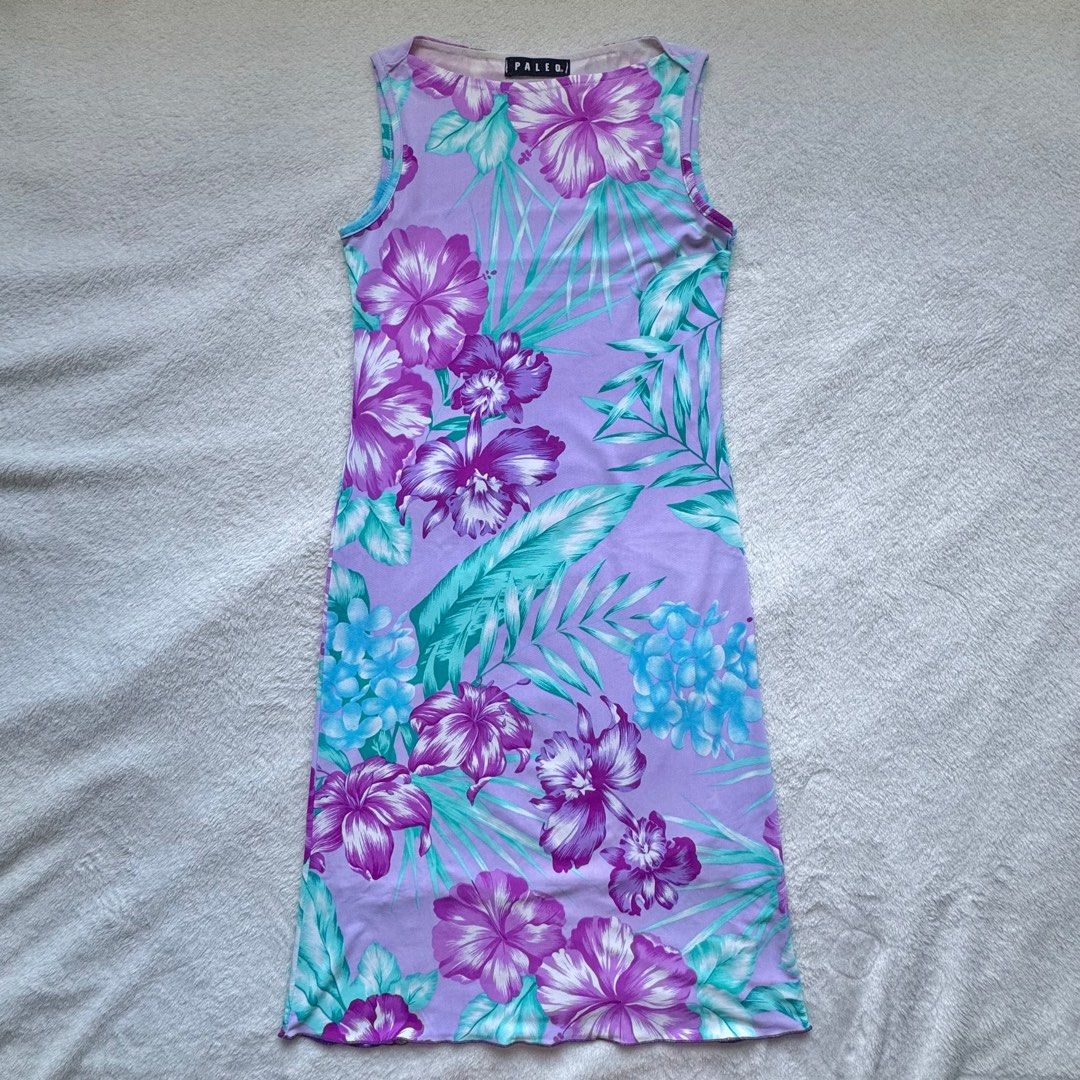 Boat Neck Bodycon Dress (Category: Dresses) located in Rizal. Submitted by sweetbeee (Listing ID 1408704690, Image 1). Description: This is a tropical inspired purple floral bodycon dress with lettuce bottom hem by the brand PALEO. Measurement laid flat: Pit to pit: 14in Length: 36 Free shipping within MM with 2 to 3 items 🙈 Helping Tags: #Cottonon #H&M #Zara #Uniqlo #Mango #Forever21 #Topshop #OldNavy #Columbia #tommy #tommyhilfiger #Branded #P
