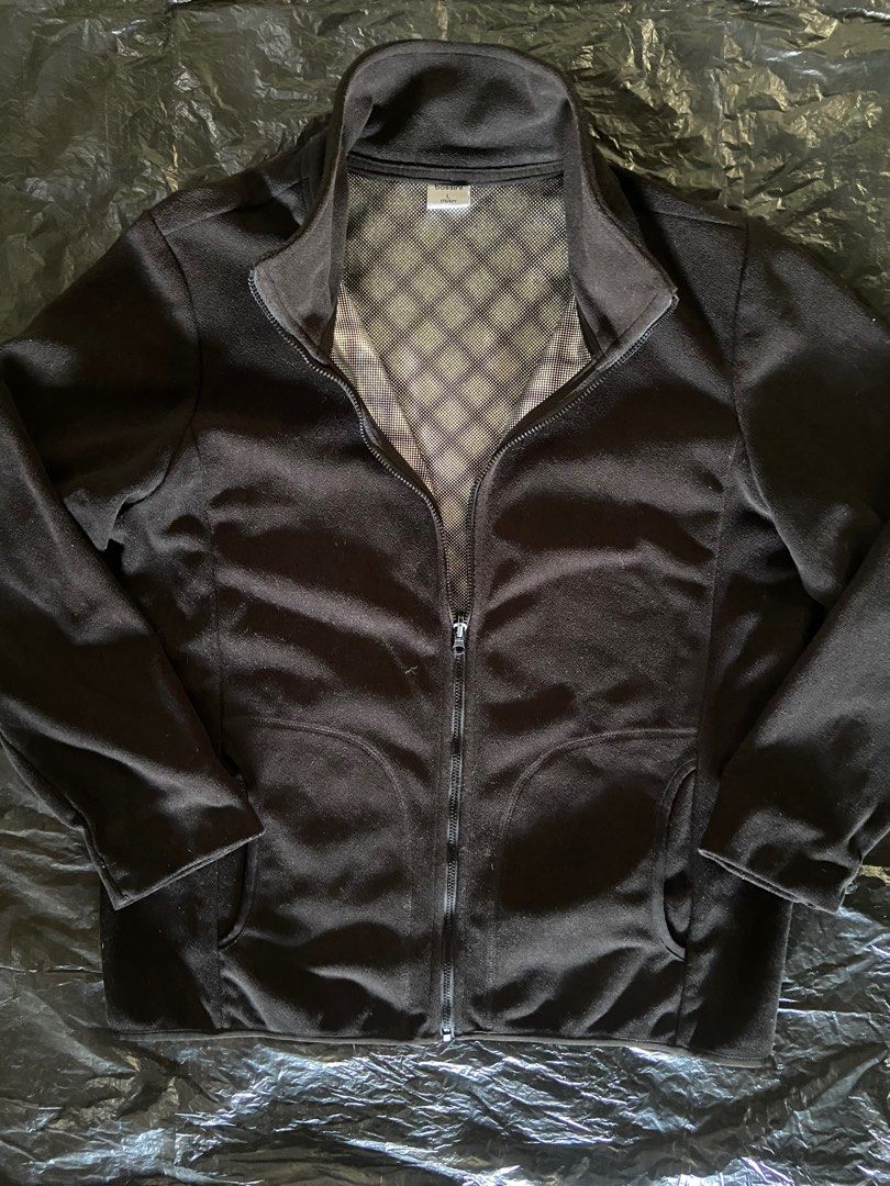 Bossini fleece (Category: Tshirts & Polo Shirts ) located in Manila. Submitted by acethriftstop (Listing ID 1408759315, Image 2). Description: Size on tag: L Color rate: 10/10 Dimes: 20.5x26 (fit to small) Issue: None.