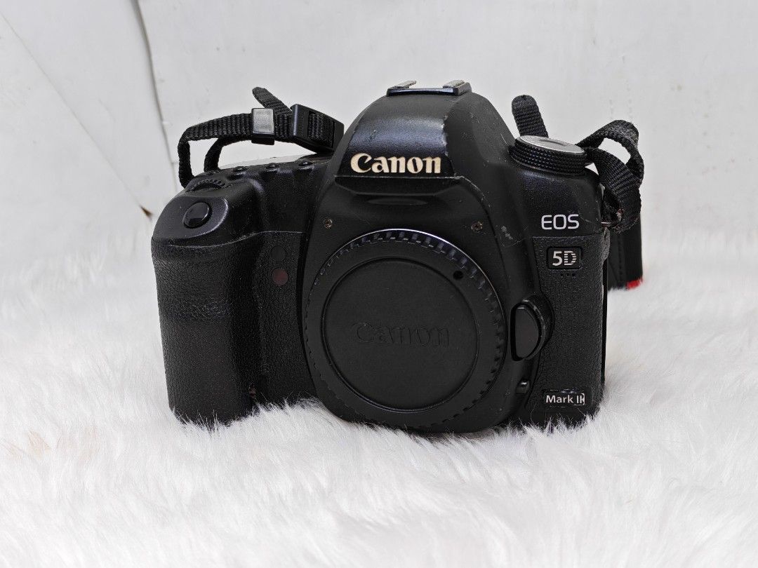 Canon EOS 5D Mark II Full Frame DSLR Camera body (Category: Cameras) located in Manila. Submitted by ultimogizmos (Listing ID 1408879470, Image 2). Description: - Canon EOS 5D Mark II DSLR The Canon 5D Mark II is a groundbreaking 21.1MP full-frame DSLR, famous for bringing high-resolution photos and 1080p video (Full HD) to advanced amateurs and pros in 2008, featuring a DIGIC 4 processor, weather-sealed body, 3.9fps shooting, and good low-light 