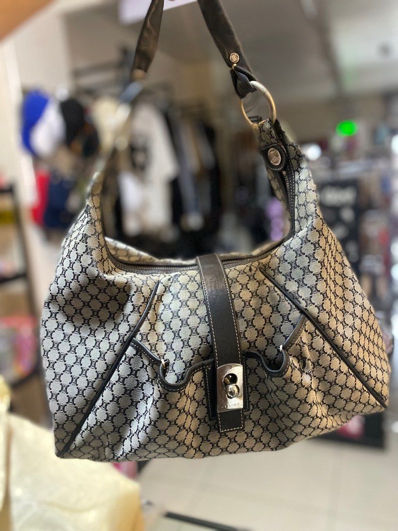 Celine Hobo (Category: Luxury Bags & Wallets) located in Manila. Submitted by Lenlen23 (Listing ID 1408707366, Image 1). Description: .