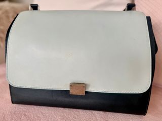 (Category: ) located in . Submitted by rummage_fashion (Listing ID 1408701059, Image 1). Description: .