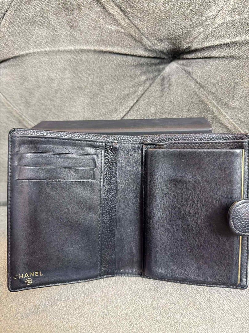 CHANEL BIFOLD WALLET (Category: Luxury Bags & Wallets) located in Arayat. Submitted by cjscolis (Listing ID 1408801827, Image 2). Description: NEGOTIABLE.
