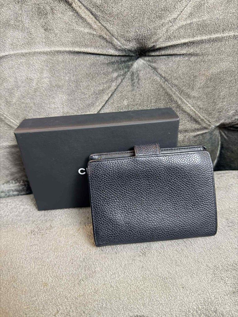 CHANEL BIFOLD WALLET (Category: Luxury Bags & Wallets) located in Arayat. Submitted by cjscolis (Listing ID 1408801827, Image 3). Description: NEGOTIABLE.