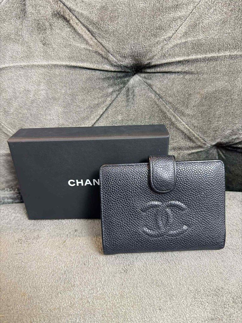 CHANEL BIFOLD WALLET (Category: Luxury Bags & Wallets) located in Arayat. Submitted by cjscolis (Listing ID 1408801827, Image 1). Description: NEGOTIABLE.