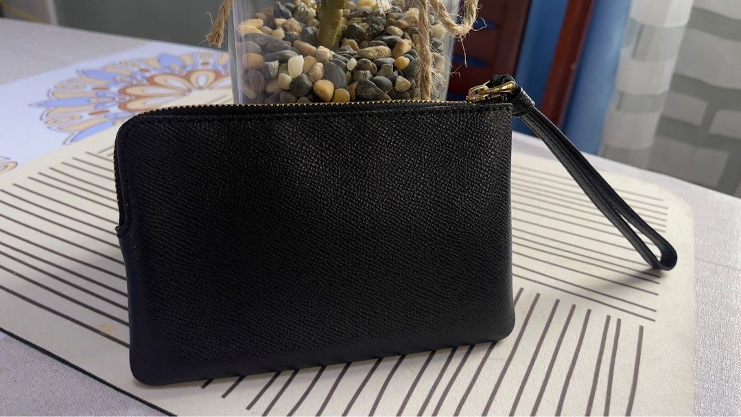 Coach Card Holder and Purse (Category: Wallets & Card holders) located in Bulacan. Submitted by rainedrops_shoppe (Listing ID 1408707740, Image 3). Description: a.