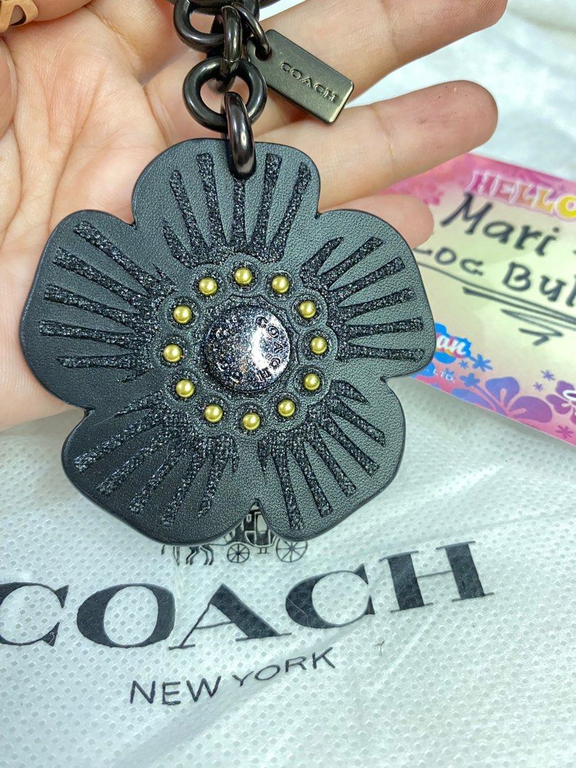 Coach charm flower og fr japan (Category: Other Accessories) located in Bulacan. Submitted by marisolugay (Listing ID 1408804291, Image 2). Description: Og coach charm fr japan with dustcloth loc bulacan + 51 sf.