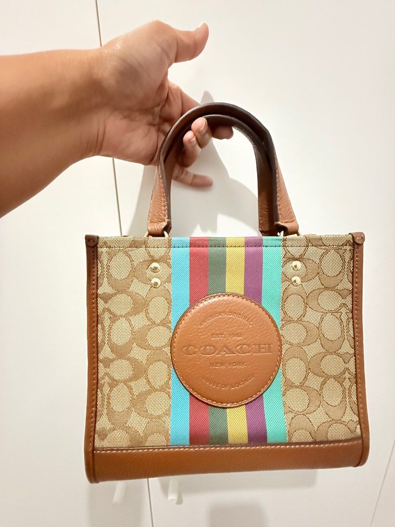 ‼️AUTHENTIC‼️ Coach Dempsey Tote Stripe (Category: Luxury Bags & Wallets) located in Cainta. Submitted by ibarelyused (Listing ID 1408781916, Image 2). Description: ‼️ORIGINAL/AUTHENTIC‼️ 👜Shipped from Canada 👜Original Price: 10,200 NOTE: missing hangtag.