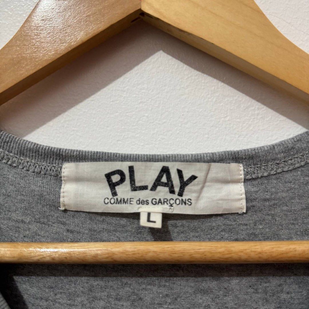 Comme des Garcons PLAY Reversed Logo T-shirt (Category: Tshirts & Polo Shirts ) located in Manila. Submitted by retro.archives (Listing ID 1408881686, Image 2). Description: Comme des Garcons PLAY Reversed Logo T-shirt 📌 Size: Large Dimes: 21x29 Condition: 8.5/10 Issue: Stains 🧷 Price: 500 📍 Angeles City, Pampanga 🚛 Courier – J&T (Regular Shipping).