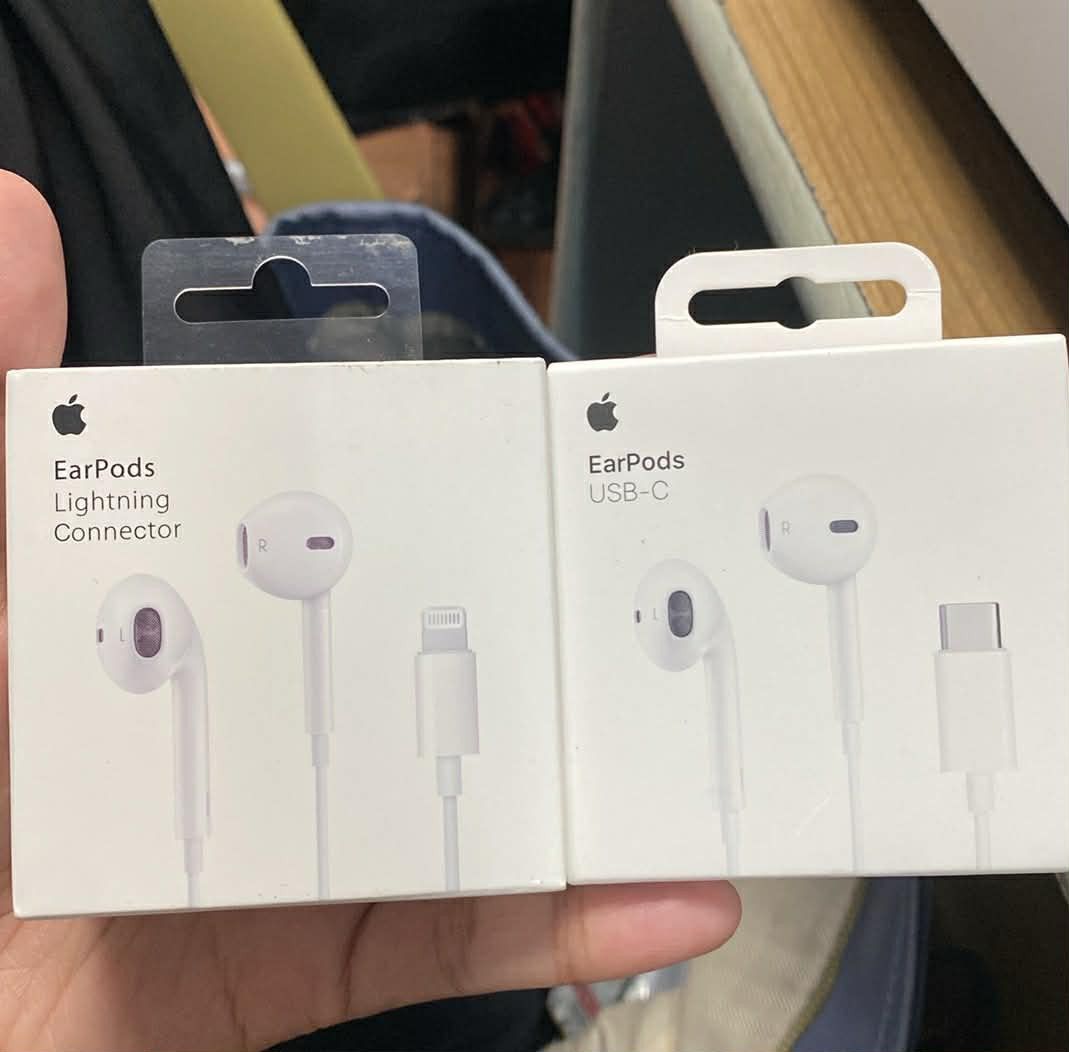 Earpods lightning/USB-C earphones (Category: Earphones) located in Manila. Submitted by milasgadgetph (Listing ID 1408884763, Image 1). Description: .