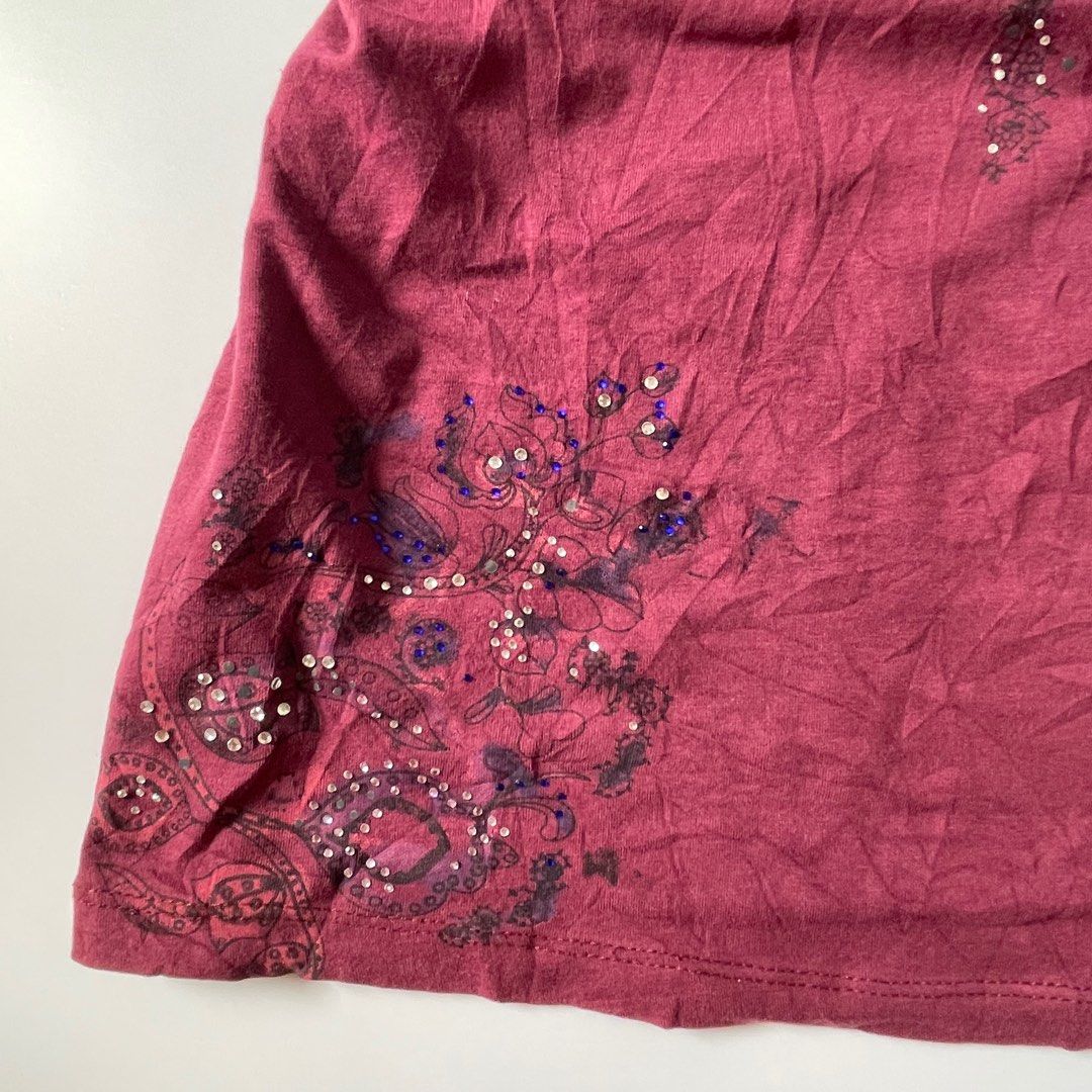 edc by Esprit Embellished Maroon T-shirt (Category: Shirts) located in Tabaco. Submitted by bilys_aura (Listing ID 1408870534, Image 3). Description: ୨ৎ edc w/ rhinestone — size: s-med — 10/10 condition — issue: may mga natanggal ng rhinestone mine: 250 steal: 350 bid +50 increment lock: 500 (au) eob: dec 10 | 11 pm.