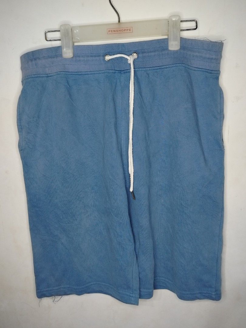 Evisu Baggy Sweatshort (Category: Shorts) located in Tacurong. Submitted by jumarvelous (Listing ID 1408798609, Image 2). Description: Good Condition Crack print, slightly fade Dimes: 30-34x22 Leg opening: 11 Condition: 9.5/10.