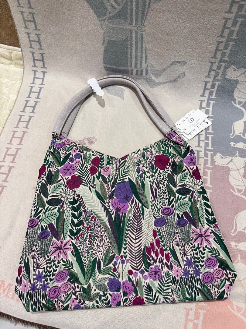 Floral Print Shoulder Bag with Gray Straps (Category: Shoulder Bags) located in San Fernando. Submitted by swiftforest13 (Listing ID 1408728551, Image 1). Description: - Brand new shoulder bag - Eye-catching floral print on the front - Solid gray back - Comfortable gray straps - Secure zipper closure on the back - Includes original tags.