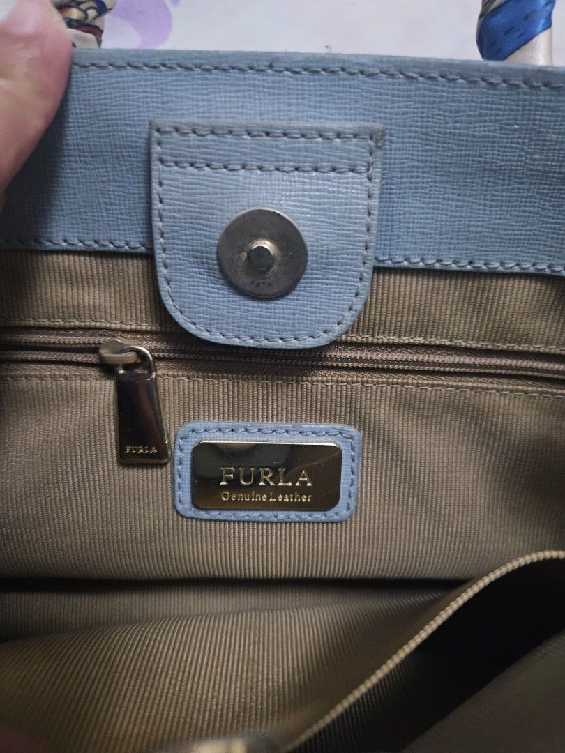 Furla bag/ hand bag (Category: Cross-body Bags) located in General Mariano Alvarez. Submitted by eiprilfa (Listing ID 1408822415, Image 3). Description: furla bag. nsa picture n po issue..
