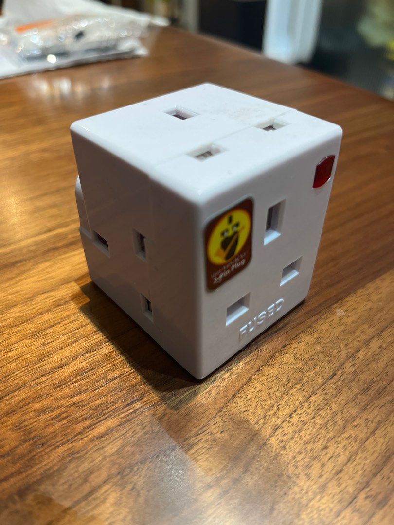 Fused 3-Pin Plug Adapter405986554403901440