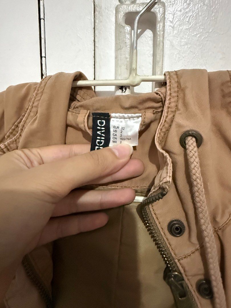 H&M hooded jacket (Category: Coats, Jackets and Outerwear) located in Malabon City. Submitted by decluttergyal (Listing ID 1408716031, Image 3). Description: Size EUR 32 as indicated in the tag. Used once for an out of the country trip then kept. Can be cinched at the waist. Perfect for the weather..