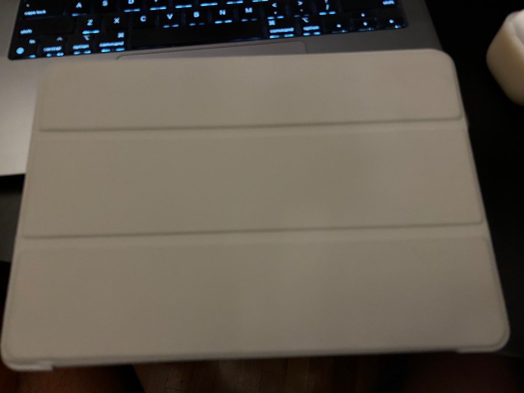 iPad 8 (Category: Cases & Sleeves) located in Singapore. Submitted by loafers (Listing ID 1408723136, Image 2). Description: WTT for ipad 11 and I’ll top up Fast nego 150.