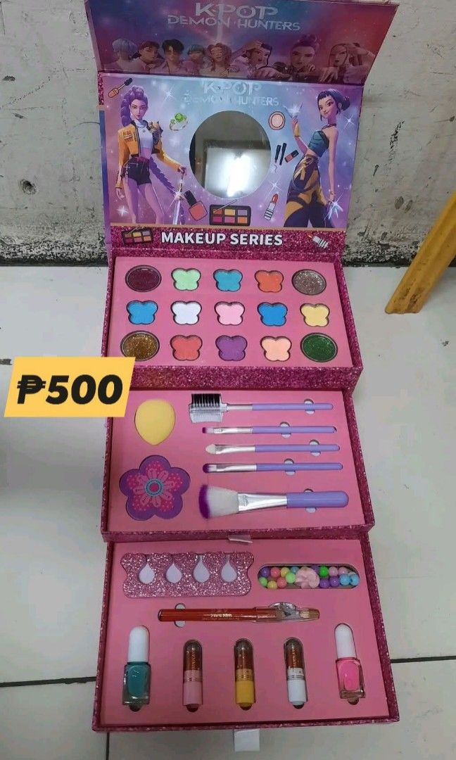 K-Pop Hunters 3-layer make up kids (Category: Makeup) located in Manila. Submitted by bongsy999mall (Listing ID 1408797189, Image 1). Description: .
