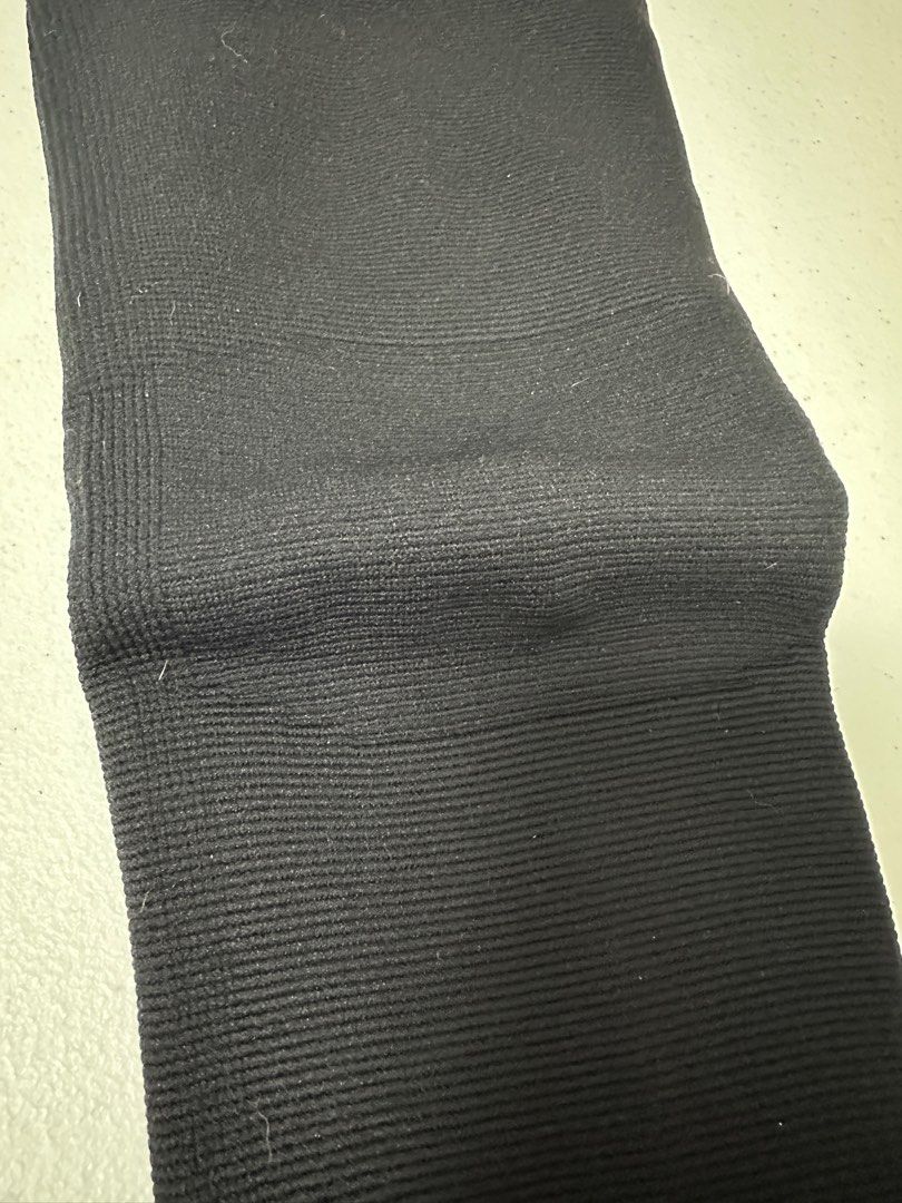 LP Support Knee Support - Black - Size L (Category: Braces, Support & Protection) located in Cavite. Submitted by jazz.shop (Listing ID 1408756886, Image 2). Description: LP Support knee support in black. It is an elastic knee support. The product is designed to provide support and compression to the knee. The images show the product itself and its packaging..
