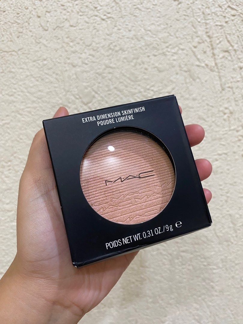 MAC extra dimension skinfinish highlighter in Petallic Metallic (Category: Makeup) located in Iloilo. Submitted by cassandrapalermo (Listing ID 1408877185, Image 1). Description: Shade: Petallic Metallic FULL SIZE. ALL SKINCARE AND MAKEUP PRODUCTS POSTED HERE ARE ORIGINAL..