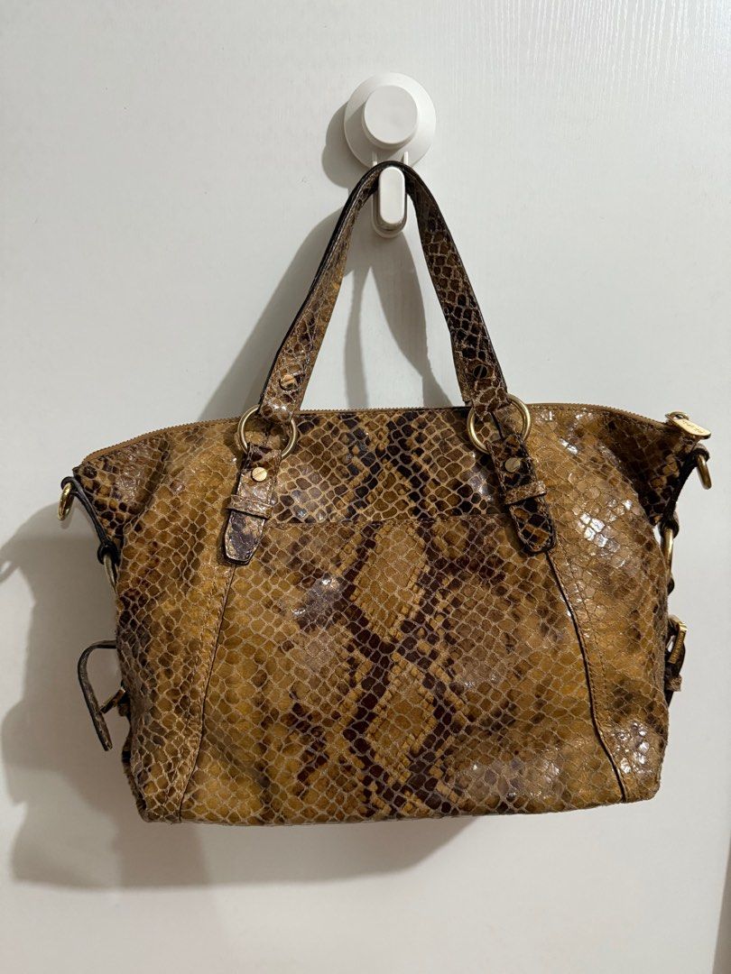 Michael Kors Snakeskin Handbag and Wallet Set (Category: Luxury Bags & Wallets) located in Taguig. Submitted by rae_jp (Listing ID 1408712208, Image 2). Description: Guaranteed ORIGINAL Michael Kors Snake bag - P4500 with FREE wallet and FREE shipping via gogo express - This is RETAIL quality, not from outlet store! - Condition is really good, walang bakbak or anything - a showstopper, i always get compliments with this bag Bought bag at around P