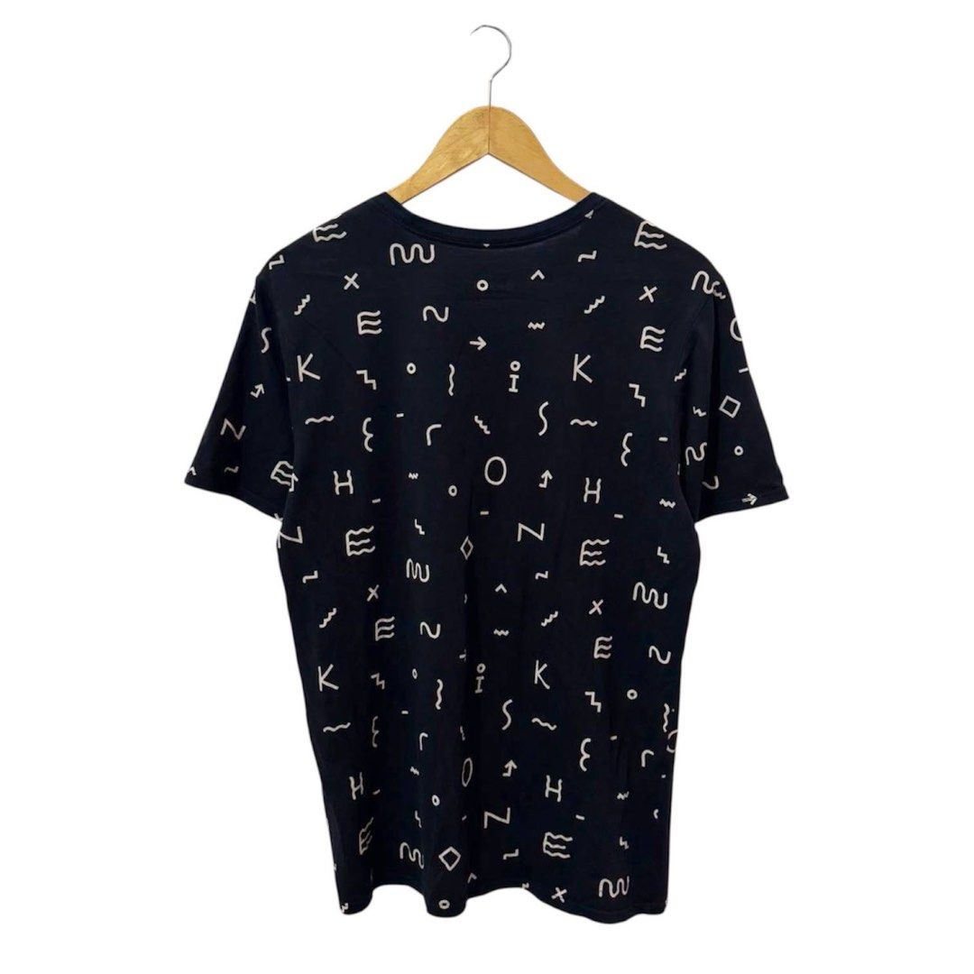 Nike Geometric print T-Shirt (Category: Tshirts & Polo Shirts ) located in Manila. Submitted by retro.archives (Listing ID 1408882565, Image 2). Description: Nike Geometric print T-Shirt 📌 Size: Large Dimes: 20"x27" Condition: 9/10 Issue: None 🧷 Price: 450 + sf 📍 Angeles City, Pampanga 🚛 Courier – J&T (Regular Shipping) .