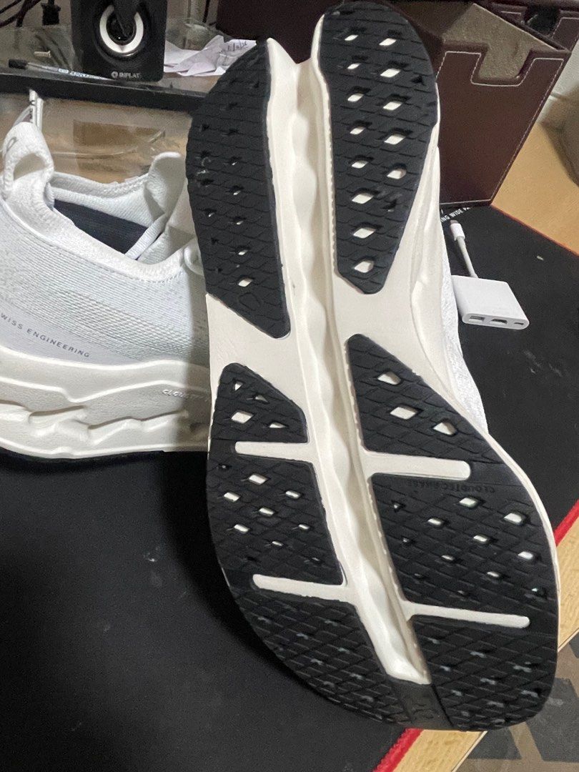 On CloudTec Phase White Running Shoes (Category: Sneakers) located in Manila. Submitted by trif21 (Listing ID 1408794418, Image 3). Description: Plus sf.
