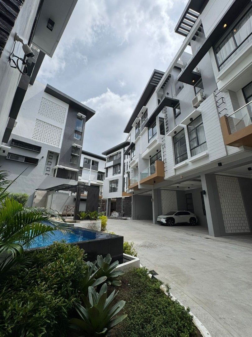 PALISADES HILL FOR SALE (Category: House & Lot) located in Mandaluyong City. Submitted by reichell_camprealty (Listing ID 1408755424, Image 2). Description: FOR SALE Palisades Hill 📍San Juan Townhouses For Sale 4-Bedroom 3-4 car ports Lot Area: 92-155sqm Floor Area: 350-440sqm 42.5M - 61.5M 9 units left.