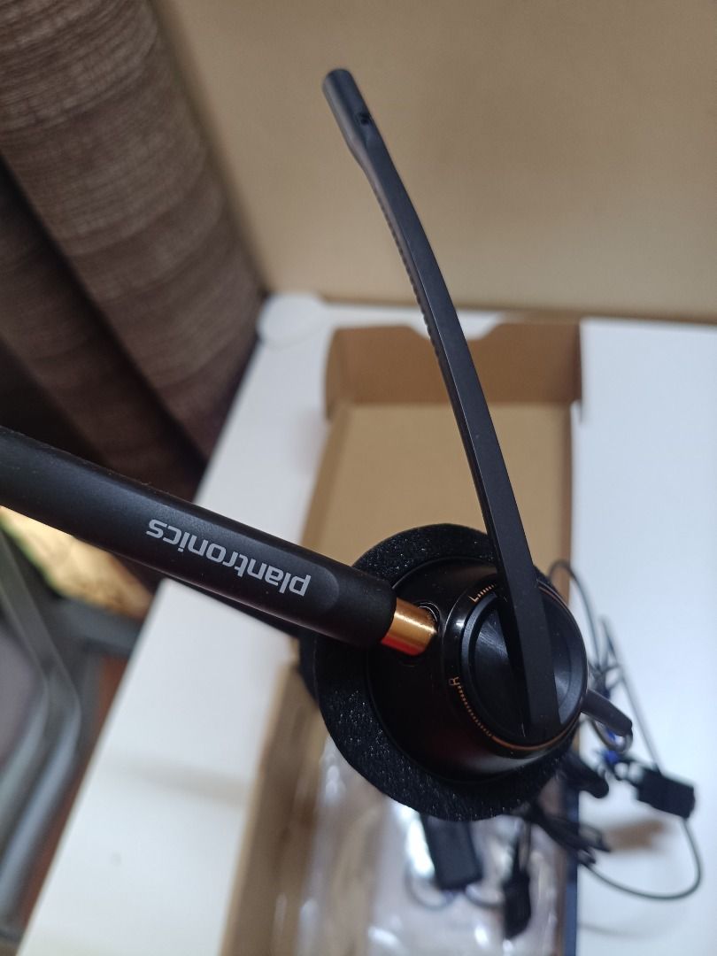 Plantronics EncorePro 520 Headset (Category: Headphones & Headsets) located in Caloocan City. Submitted by rarebear-c866 (Listing ID 1408784720, Image 3). Description: Key Specifications: - Over-the-head, Binaural (dual-ear). - Wideband HD Audio (150 Hz - 6.8 kHz) - Noise-canceling mic - SoundGuard technology for hearing protection - Quick-Disconnect (QD) connectivity for easy switching - Laser-welded construction - Lightweight design with soft e