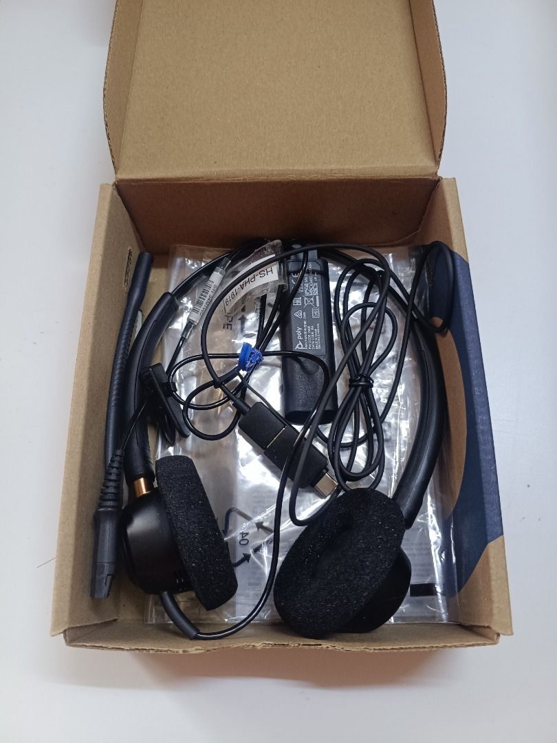 Plantronics EncorePro 520 Headset (Category: Headphones & Headsets) located in Caloocan City. Submitted by rarebear-c866 (Listing ID 1408784720, Image 2). Description: Key Specifications: - Over-the-head, Binaural (dual-ear). - Wideband HD Audio (150 Hz - 6.8 kHz) - Noise-canceling mic - SoundGuard technology for hearing protection - Quick-Disconnect (QD) connectivity for easy switching - Laser-welded construction - Lightweight design with soft e