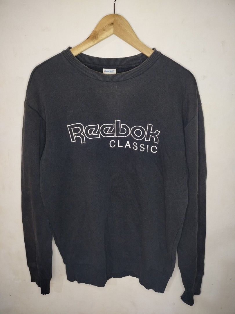 Reebok Long sleeve (Category: Coats, Jackets and Outerwear) located in Tacurong. Submitted by jumarvelous (Listing ID 1408787709, Image 1). Description: Excellent Condition discoloration on neck(slightly) size XL on tag, best fit L-XL Dimes: 22x27 Condition: 9/10.