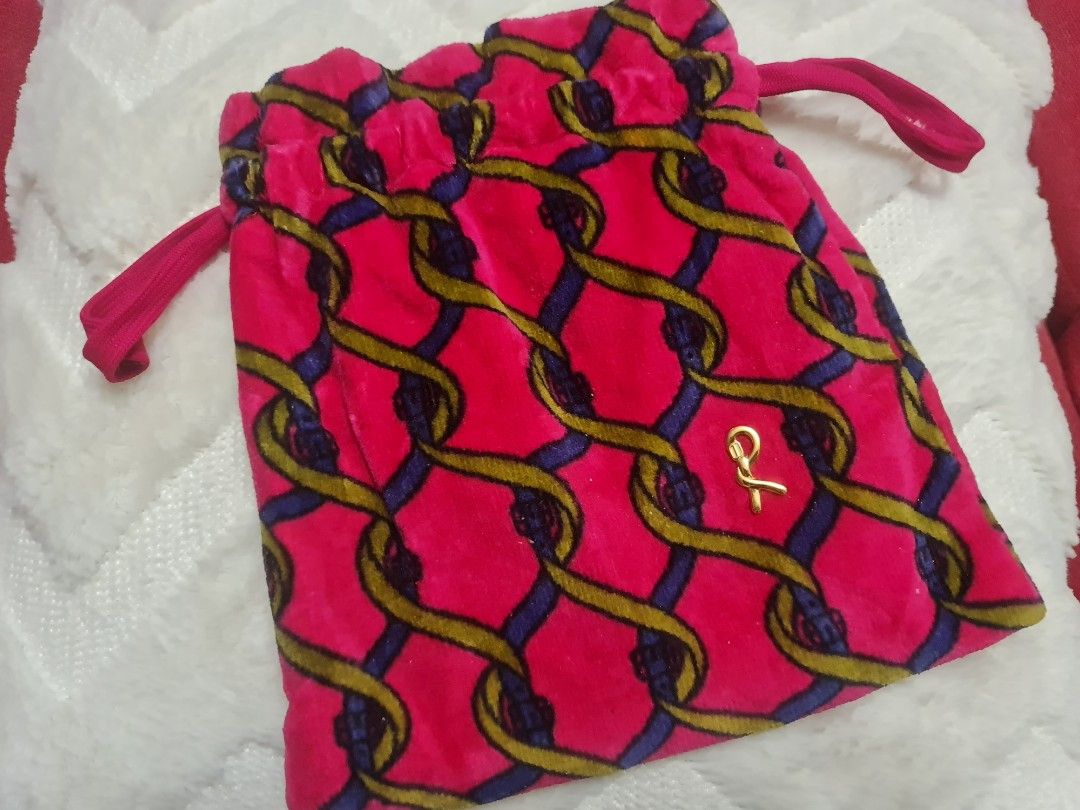Roberta du Camerino Italy Pouch bag (Category: Accessory Holder, Box & Organizers) located in Angeles City. Submitted by reallygraceful (Listing ID 1408726720, Image 1). Description: Roberta Di Camerino 💜Good Condition 💜No Flaws 💜super vute.