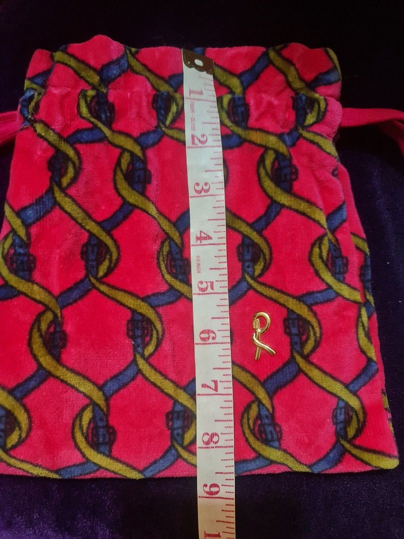 Roberta du Camerino Italy Pouch bag (Category: Accessory Holder, Box & Organizers) located in Angeles City. Submitted by reallygraceful (Listing ID 1408726720, Image 2). Description: Roberta Di Camerino 💜Good Condition 💜No Flaws 💜super vute.