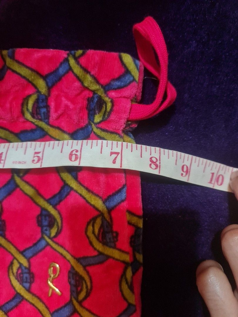 Roberta du Camerino Italy Pouch bag (Category: Accessory Holder, Box & Organizers) located in Angeles City. Submitted by reallygraceful (Listing ID 1408726720, Image 3). Description: Roberta Di Camerino 💜Good Condition 💜No Flaws 💜super vute.