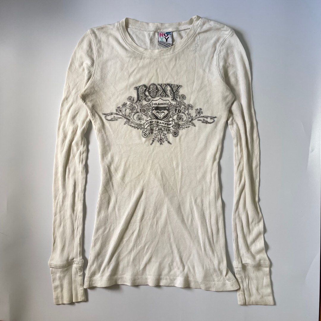 Roxy Classic Long Sleeve Shirt (Category: Longsleeves) located in Tabaco. Submitted by bilys_aura (Listing ID 1408869196, Image 2). Description: - Cream-colored Roxy long sleeve shirt - Features the classic Roxy logo - Ribbed texture and crew neck - Made in Pakistan - Long sleeves with cuffs - Condition: Some stains on the lower part of the shirt ୨ৎ white roxy long sleeve top — size: s-med — 8/10 condition — issue: stain (washable?) mine: 350 ste