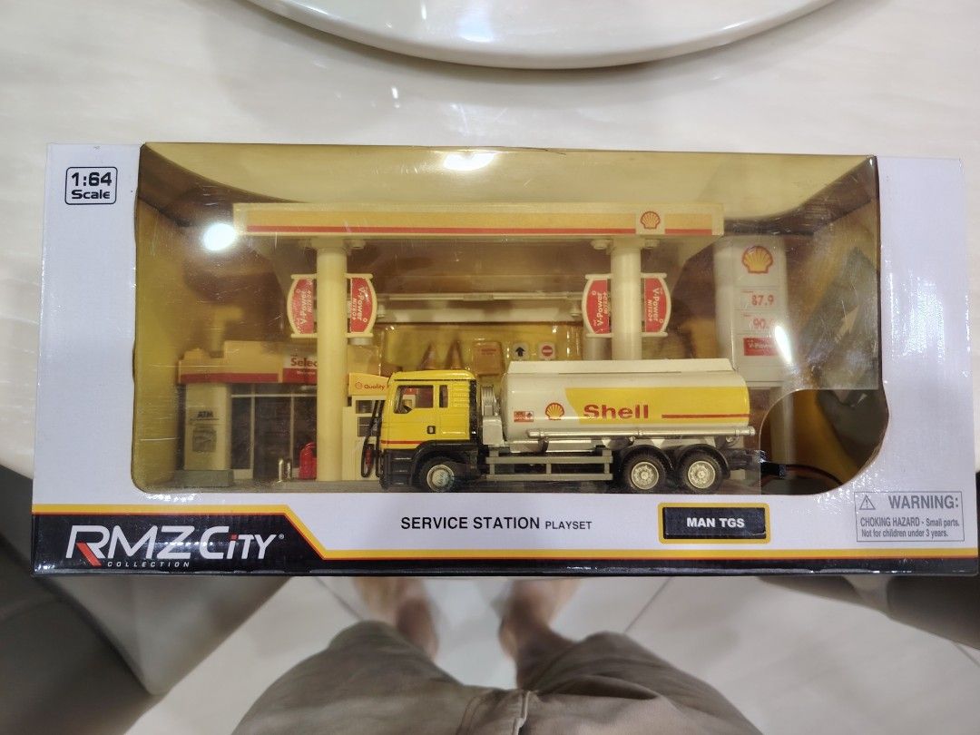 Shell Station model (Category: Vehicle & Diecast Models) located in Melaka Tengah. Submitted by at77nws (Listing ID 1408725955, Image 1). Description: Shell Station scale model Scale 1:64 Original from shell.