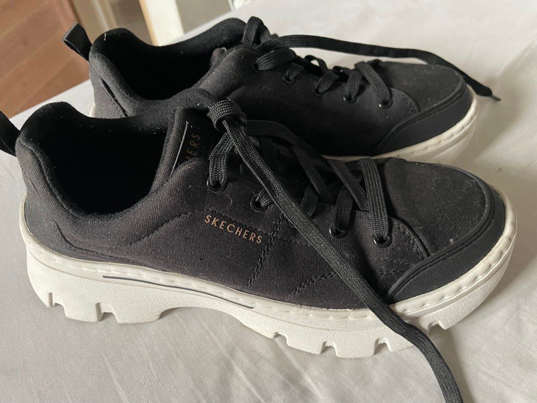 Skechers Roadie Surge (Category: Sneakers) located in Las Pinas. Submitted by lauricontapay (Listing ID 1408741679, Image 2). Description: Used only once sa event (outdoor) Size 38 All photos are actual Las piñas area.
