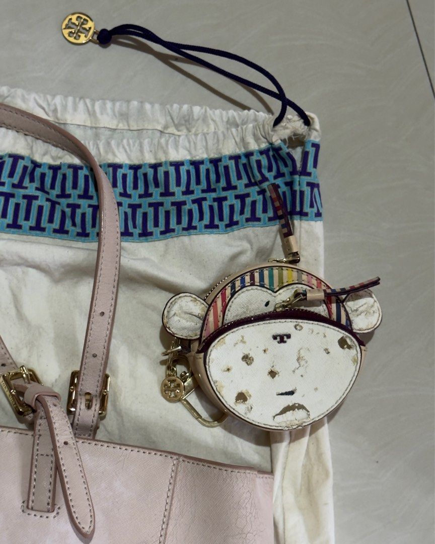 Tory Burch Your Buckle Tote (Category: Luxury Bags & Wallets) located in Rizal. Submitted by marispreloved (Listing ID 1408716537, Image 2). Description: 4 times lang nagamit. Nag bakbak lang po sa storage. Bought at Nordstrom. May faded receipt. 😅 .