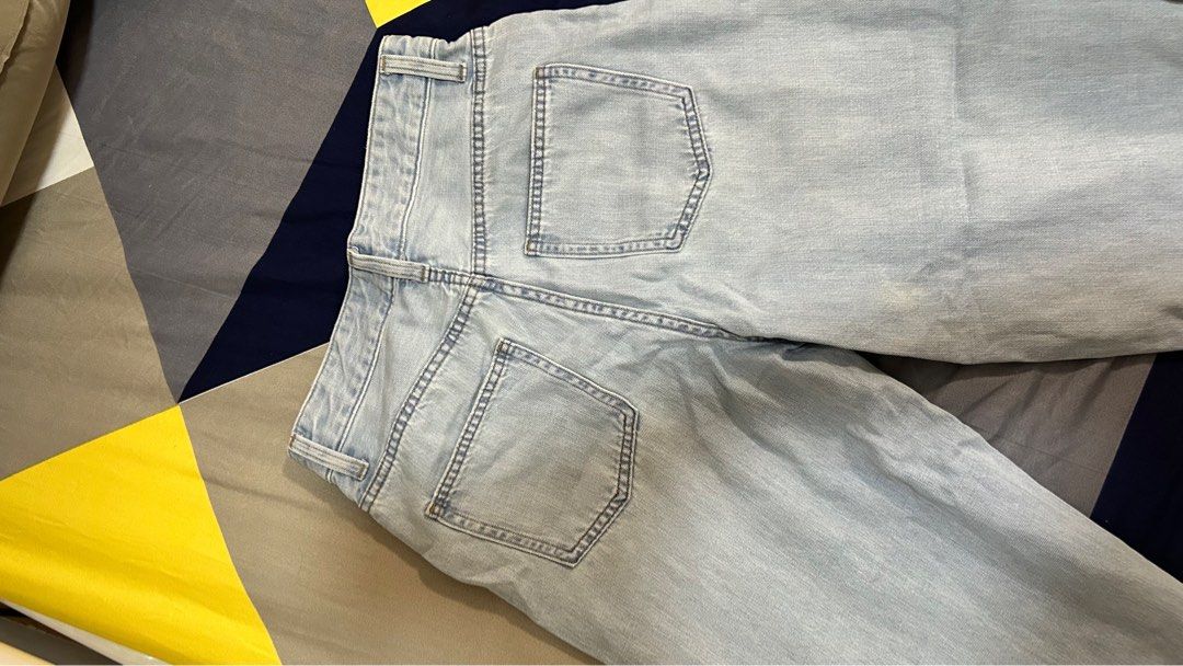Uniqlo Light Wash Jeans Size 24 (Category: Jeans) located in Pasig City. Submitted by lilcha (Listing ID 1408800122, Image 3). Description: 82 cm from waist to hem.