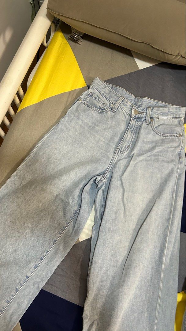 Uniqlo Light Wash Jeans Size 24 (Category: Jeans) located in Pasig City. Submitted by lilcha (Listing ID 1408800122, Image 2). Description: 82 cm from waist to hem.