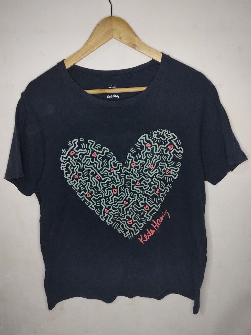 Uniqlo x Keith Haringt (Category: Tshirts & Polo Shirts ) located in Tacurong. Submitted by jumarvelous (Listing ID 1408798132, Image 1). Description: Excellent Condition No Issue size L on tag, best fit S Dimes: 20x24.5 Condition: 10/10.