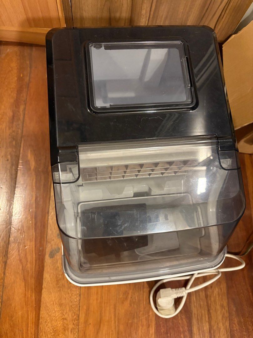 Watoor Ice Maker (Category: Other Kitchenware & Tableware) located in Quezon City. Submitted by junventory (Listing ID 1408861896, Image 2). Description: .