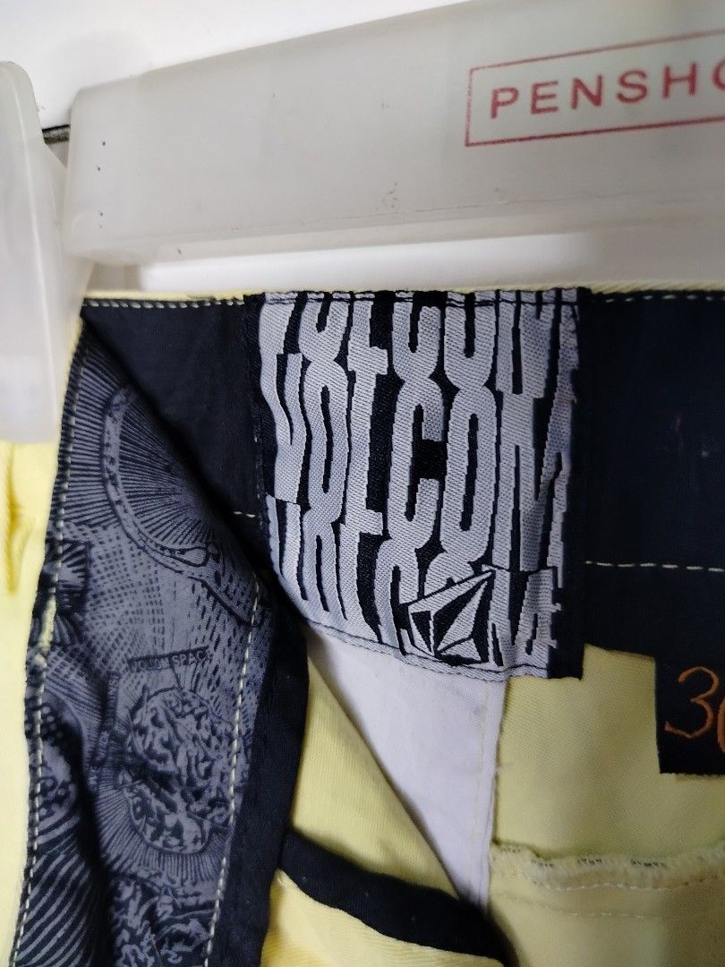 Y2K volcom long short (Category: Shorts) located in Tacurong. Submitted by jumarvelous (Listing ID 1408791342, Image 3). Description: Excellent Condition rust stain(slight) size 30 on tag Dimes: 30x23 Leg opening: 10 Condition: 9/10.