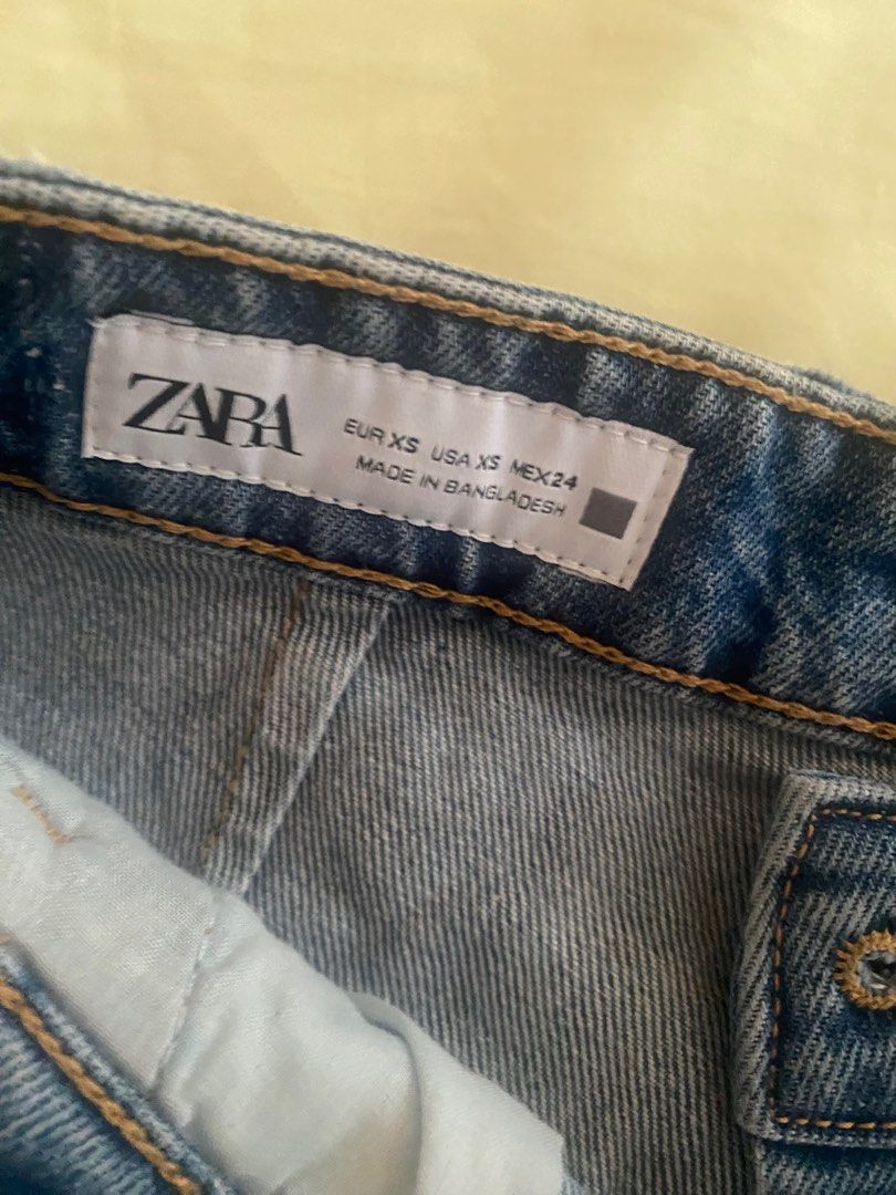 Zara Denim Skort XS (Free SF) (Category: Skirts) located in Pila. Submitted by jmeg_ (Listing ID 1408744285, Image 2). Description: - Worn only once - Zara denim skort - Size: XS but might fit into S - Features a wrap-style design - Button and zipper closure - Classic denim wash - Includes pockets - Versatile for casual outfits Discount will be given if you take more than 1 item. Thanks :) Free SF via JNT.