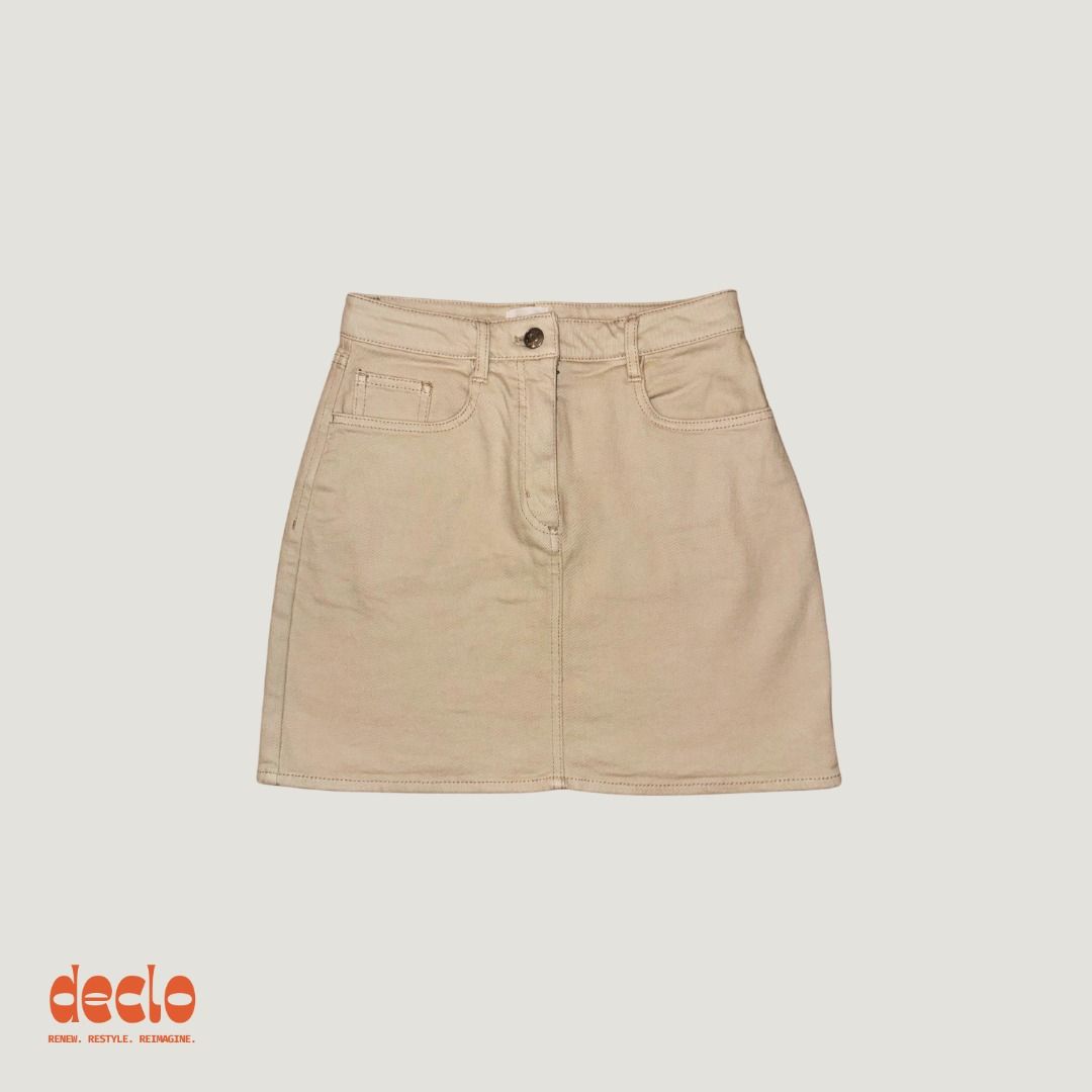 Artizia mini skirt (Category: Skirts) located in Manila. Submitted by ___declo (Listing ID 1350617379, Image 1). Description: 🧡 Color on some parts of the item looks different due to flash of camera, but has no discoloration/stains/damage 🧡 Great quality, perfect condition! 🧡 Can provide more photos for sure buyers 🧡 Size 2 (XS-S), but can fit size 4! Kindly note: - shipping fee NOT included in price - no meet ups, only open for deliveries - 
