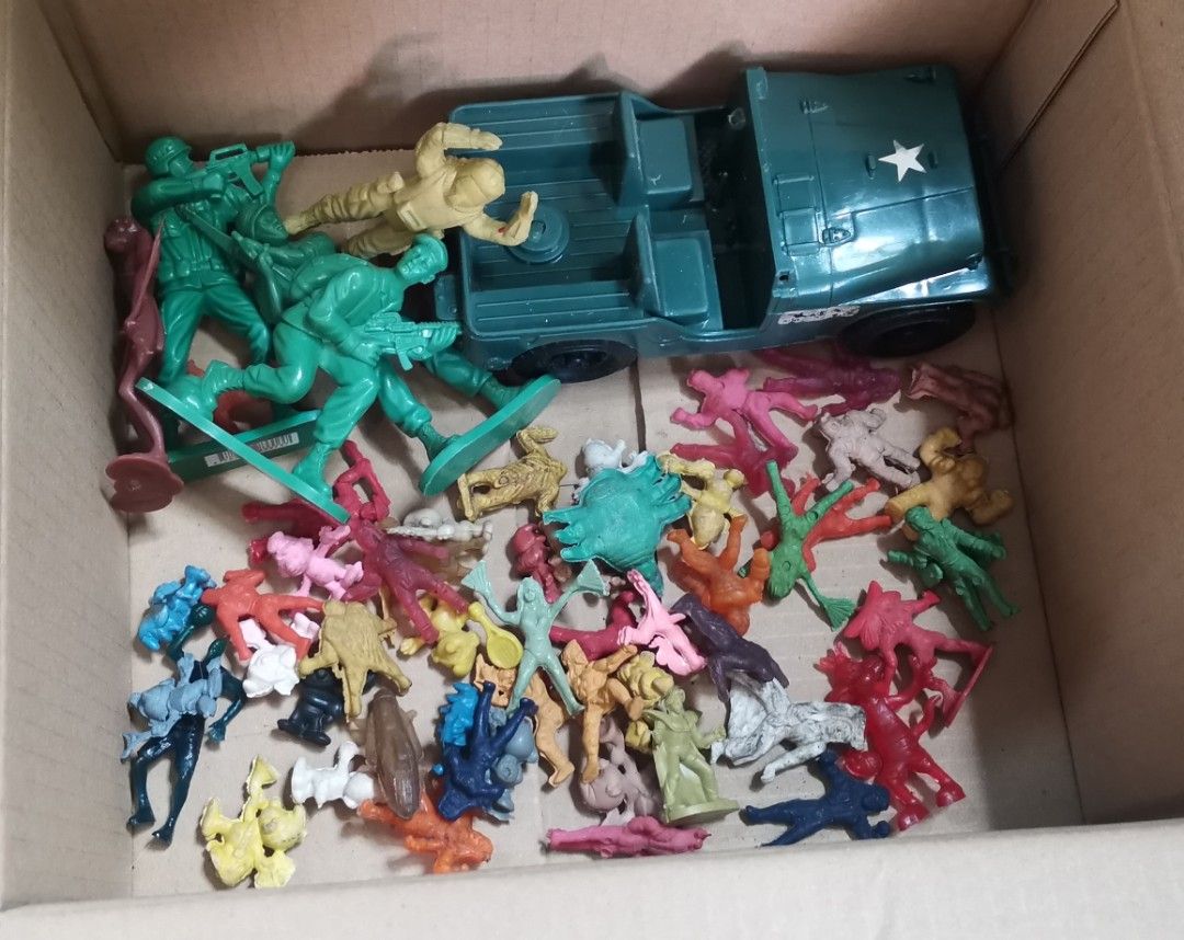 Assorted vintage toys 1000php (Category: Vintage Collectibles) located in Silang. Submitted by wrong2913 (Listing ID 1350574641, Image 1). Description: For sale ASSORTES VINTAGE TOYS @ 1000PHP *hinde po kasa yung mga nasa likod Shipping via JRS or Lalamove king malapit lng kayo Bulihan Silang Cavite ay buyers expense :D.